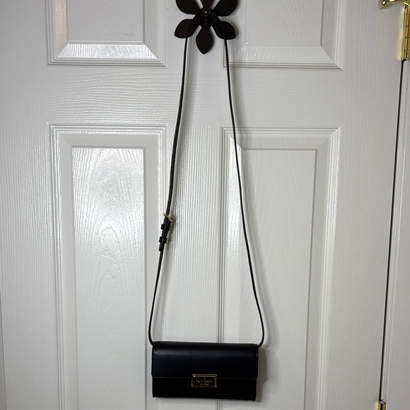 Kate Spade Black Leather Crossbody Bag Minimalist Design Practically New - Picture 1 of 11